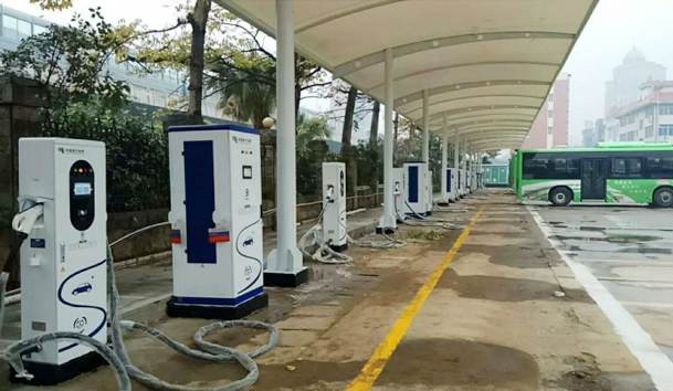 柳州恒達(dá)公交站充電站180kw直流四槍分體式項(xiàng)目案例