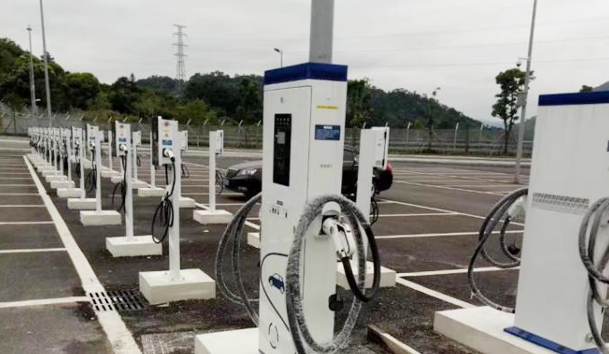 廣州從化區(qū)賽馬場7KW立柱式充電樁30KW雙槍直流充電樁項目案例