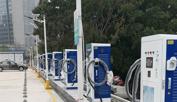 廈門高林萬達(dá)充電站120KW雙槍60KW單槍直流充電樁項目案例
